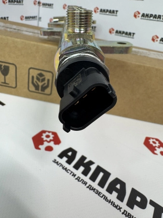 Топливная рампа 3977530 / 0445226042 / 3978448 (Оригинал)