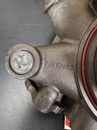 Насос водяной (помпа) Detroit Diesel DDEC VI 23532543 / 2353502