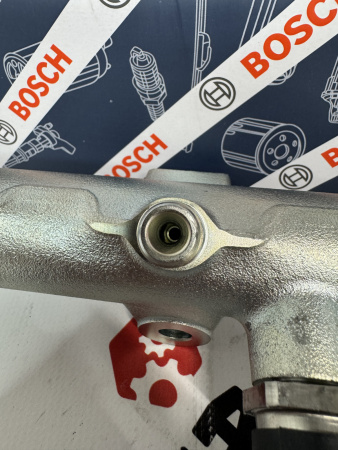 Рампа топливная Bosch 0445226025 / 6745-71-4310 / 3963815 (К)