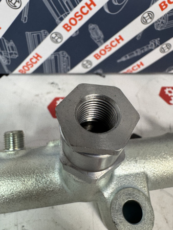 Рампа топливная Bosch 0445226025 / 6745-71-4310 / 3963815 (К)